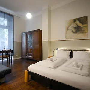 Altbauwohnung Mit 3 Bädern Apartment Berlin